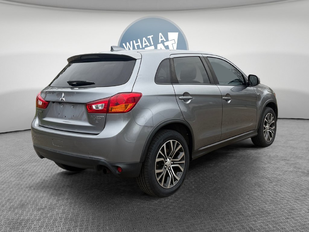 Used 2017 Mitsubishi Outlander Sport SE AWD/4WD image 3