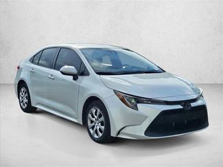 Used 2022 Toyota Corolla LE FWD video 2