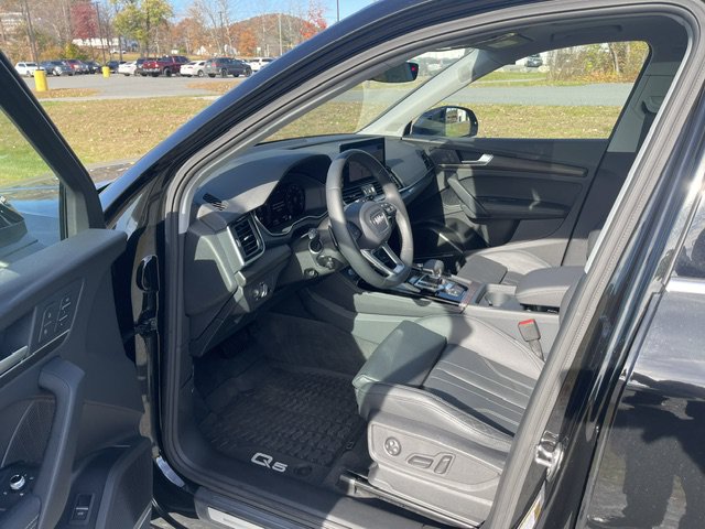 Used 2024 Audi Q5 2.0T Premium Plus w/ Premium Plus Package AWD/4WD image 9