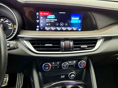 Used 2022 Alfa Romeo Stelvio Ti image 18
