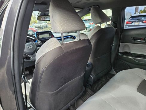 Used 2019 Toyota C-HR XLE image 13