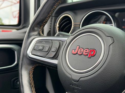 Used 2022 Jeep Wrangler Unlimited Sahara AWD/4WD image 18