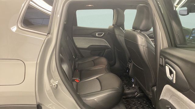 Used 2023 Jeep Compass Latitude w/ Sun and Sound Group AWD/4WD image 34