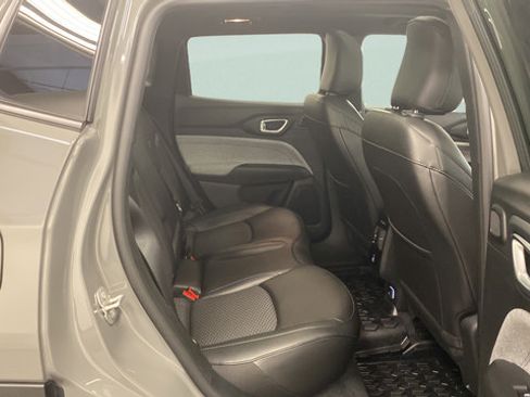 Used 2023 Jeep Compass Latitude w/ Sun and Sound Group AWD/4WD image 34