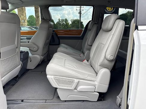 Used 2008 Chrysler Town & Country Limited w/ Entertainment Group #3 image 13