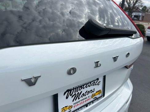 Used 2019 Volvo XC60 T5 Momentum w/ Multimedia Package image 29