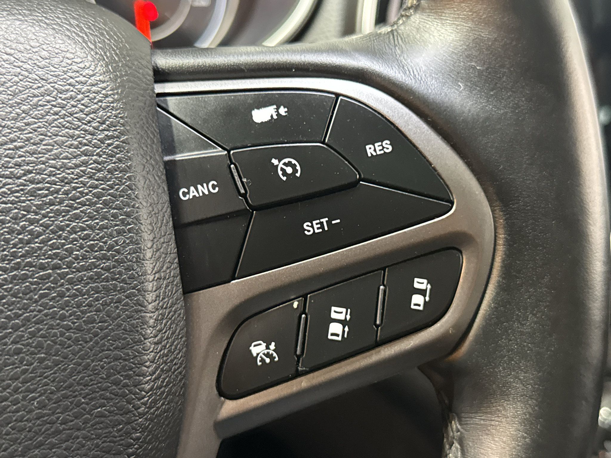 Used 2019 Jeep Cherokee Limited w/ Technology Group AWD/4WD image 24