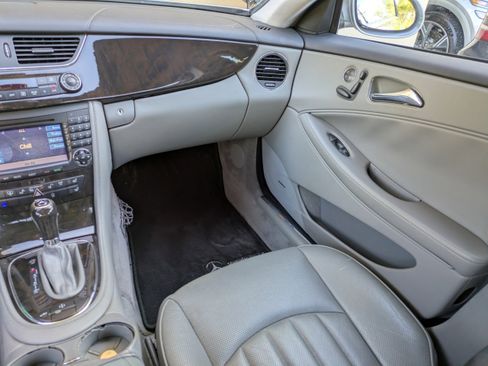 Used 2007 Mercedes-Benz CLS 550 image 13