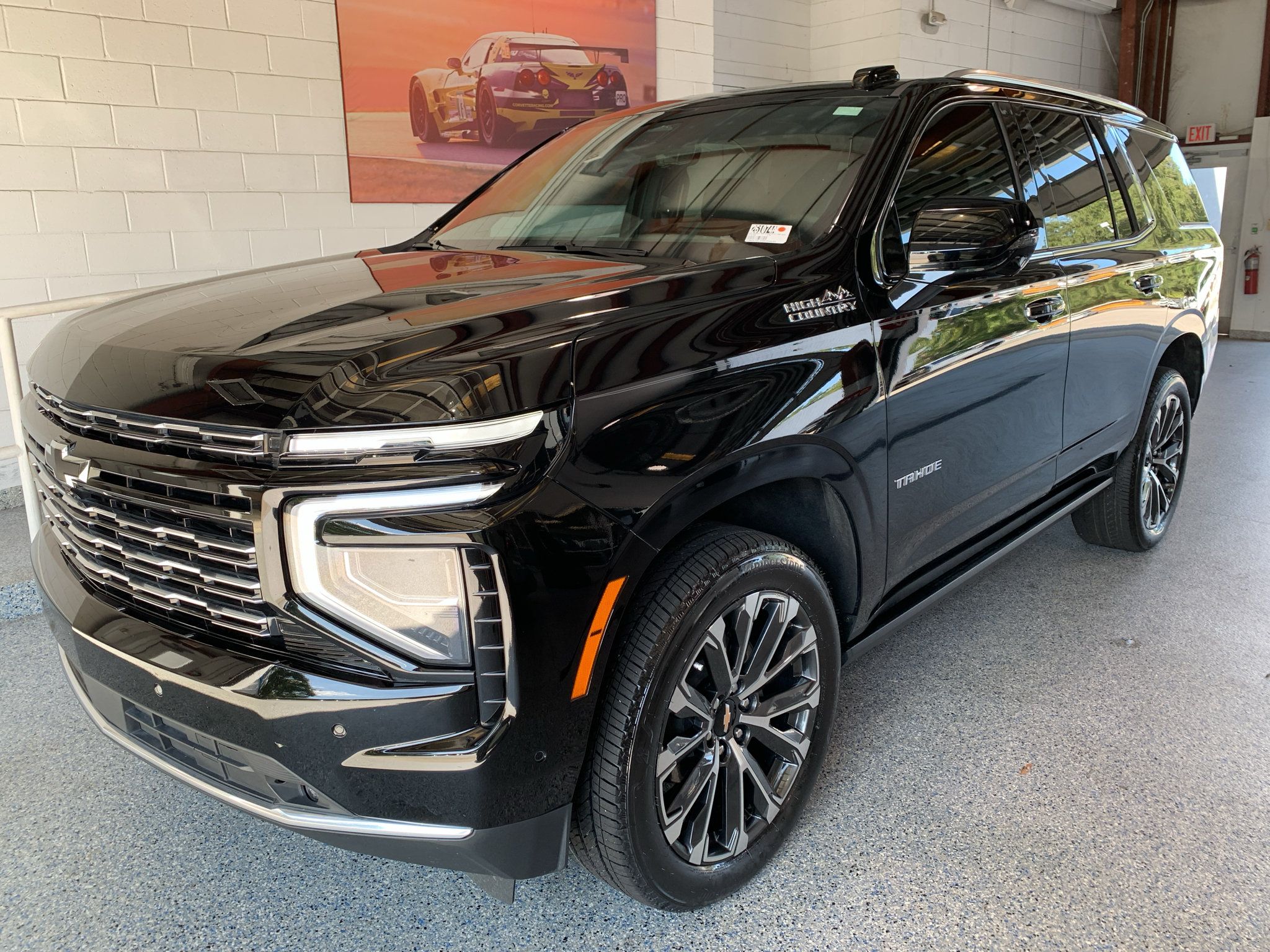 Used 2025 Chevrolet Tahoe High Country AWD/4WD image 4