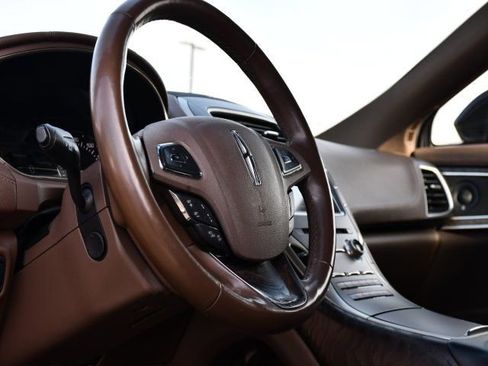 Used 2017 Lincoln MKX Reserve w/ Driver Assistance Package image 19