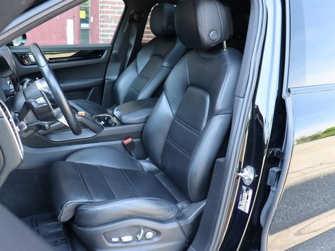 Used 2021 Porsche Cayenne Coupe AWD/4WD image 11