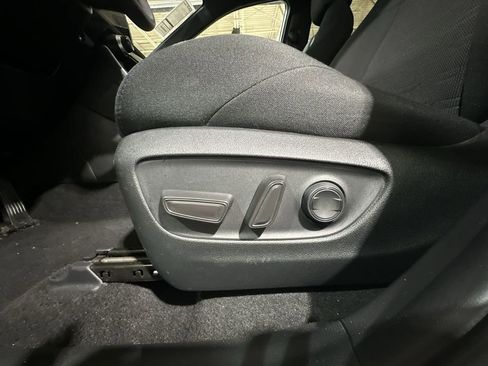 Used 2023 Toyota RAV4 SE image 14