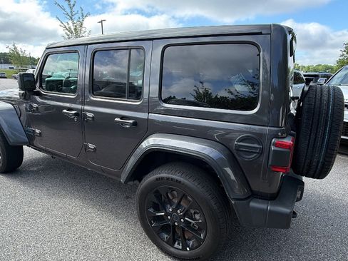 Used 2025 Jeep Wrangler Unlimited Sahara w/ Safety Group AWD/4WD image 10