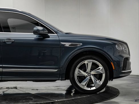 Used 2023 Bentley Bentayga Extended Wheelbase AWD/4WD image 21