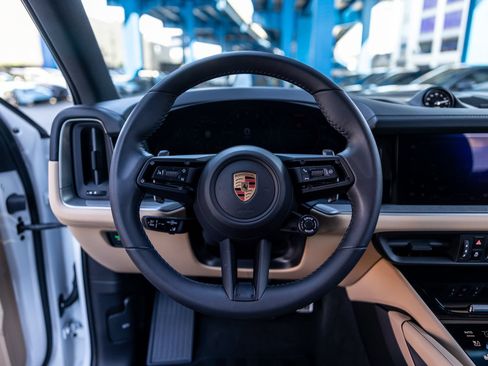 Certified 2026 Porsche Cayenne S AWD/4WD image 6