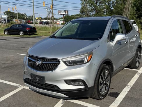 Used 2018 Buick Encore Essence FWD image 3