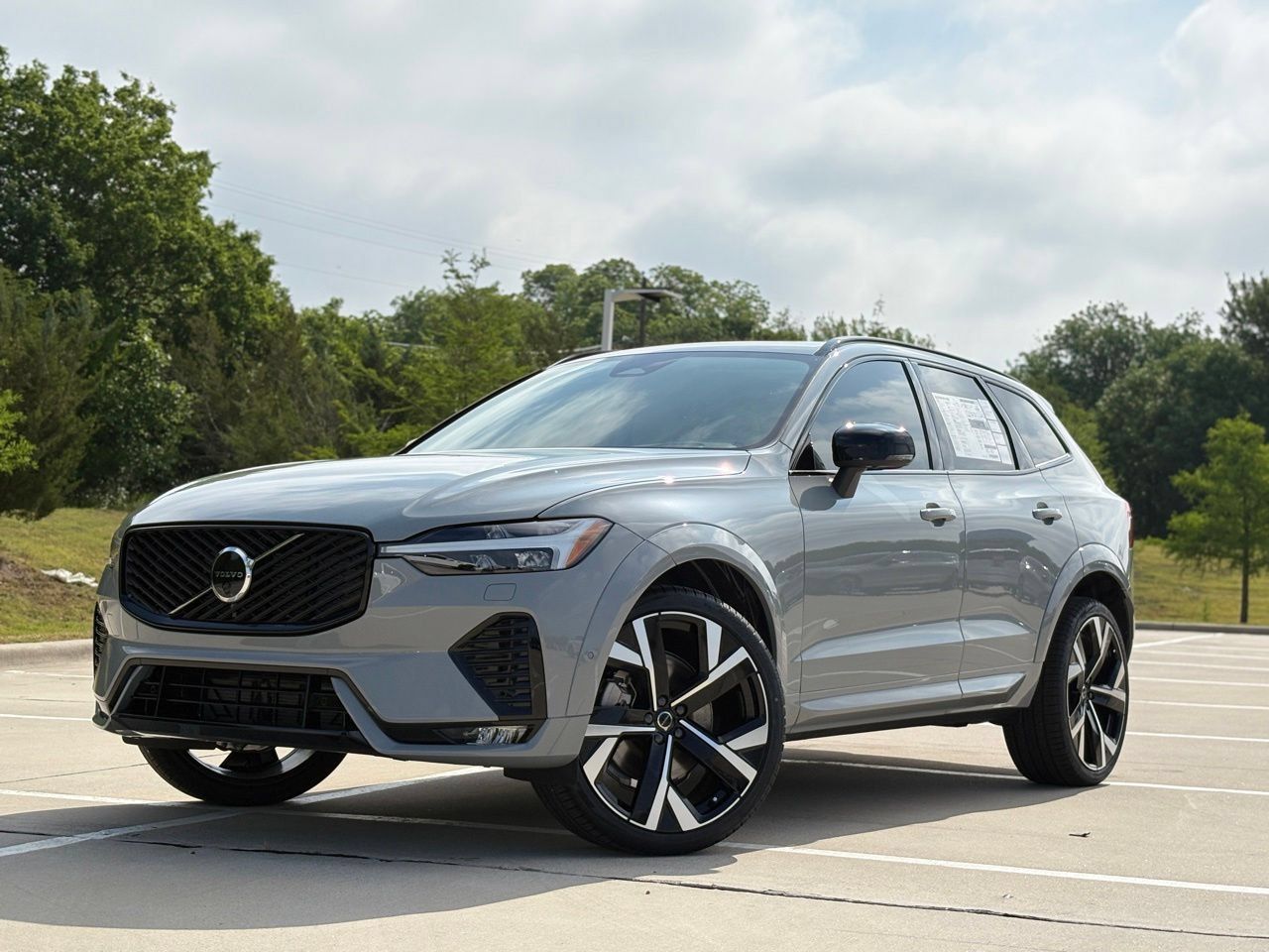 New 2026 Volvo XC60 B5 Ultra w/ Protection Package Premier AWD/4WD image 2