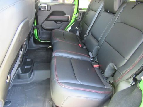 New 2025 Jeep Wrangler Unlimited Rubicon w/ Technology Group image 27