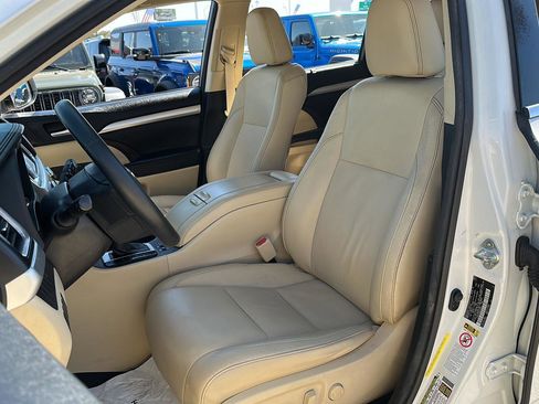 Used 2016 Toyota Highlander XLE image 15