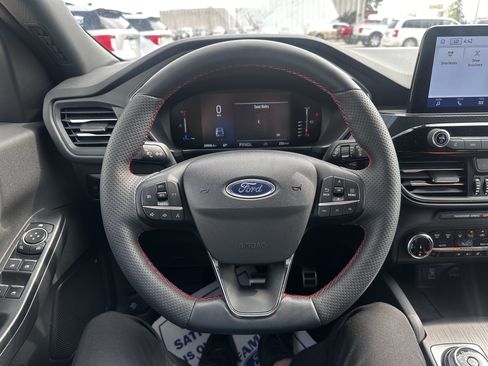 Certified 2023 Ford Escape ST-Line AWD/4WD image 9