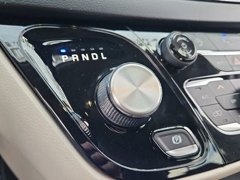 Used 2020 Chrysler Pacifica Touring-L image 22