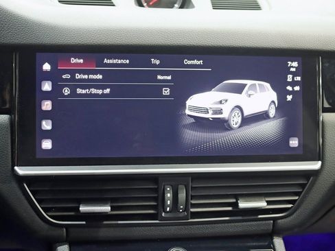 Used 2022 Porsche Cayenne Platinum Edition image 23