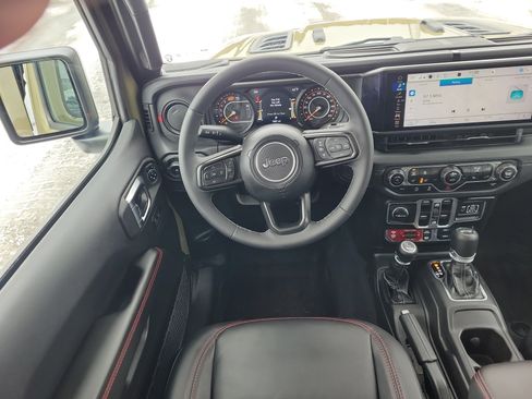 Used 2025 Jeep Wrangler Unlimited Rubicon w/ Convenience Group image 19