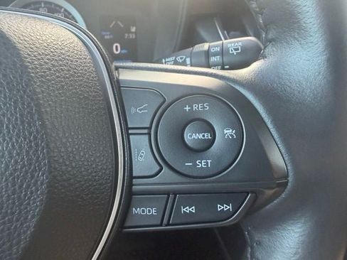 Used 2022 Toyota Corolla Cross LE w/ Moonroof Package AWD/4WD image 17