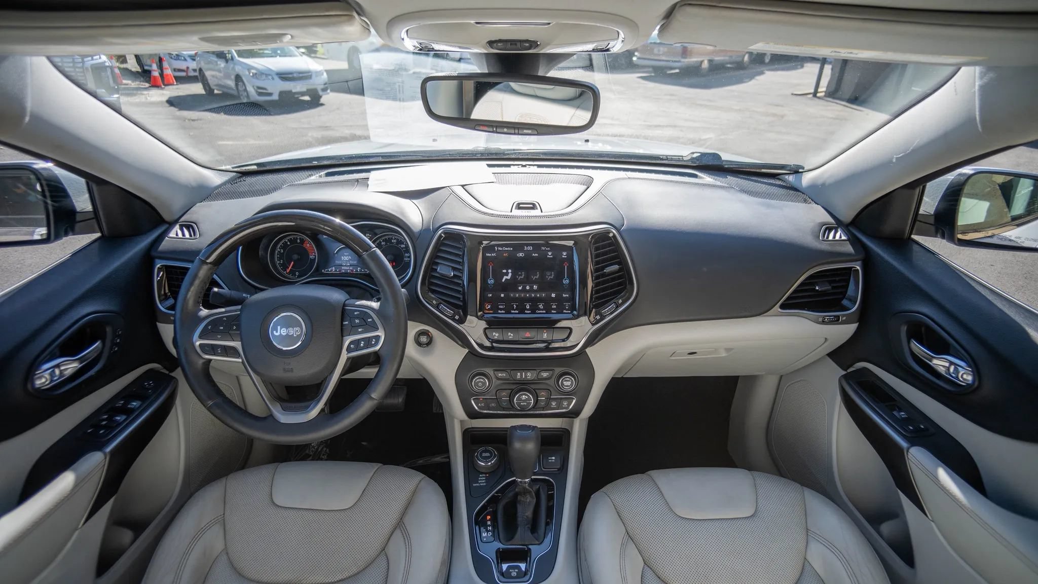 Used 2019 Jeep Cherokee Overland w/ Technology Group AWD/4WD image 19