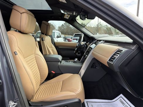 Used 2024 Land Rover Discovery Metropolitan Edition image 17