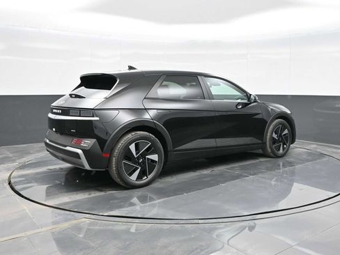 New 2025 Hyundai Ioniq 5 SE image 8