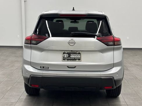 Used 2024 Nissan Rogue S FWD image 3