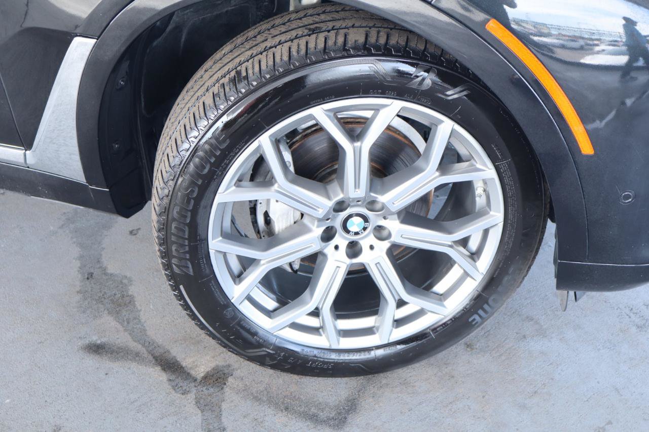 Used 2020 BMW X7 xDrive40i w/ Premium Package AWD/4WD image 3