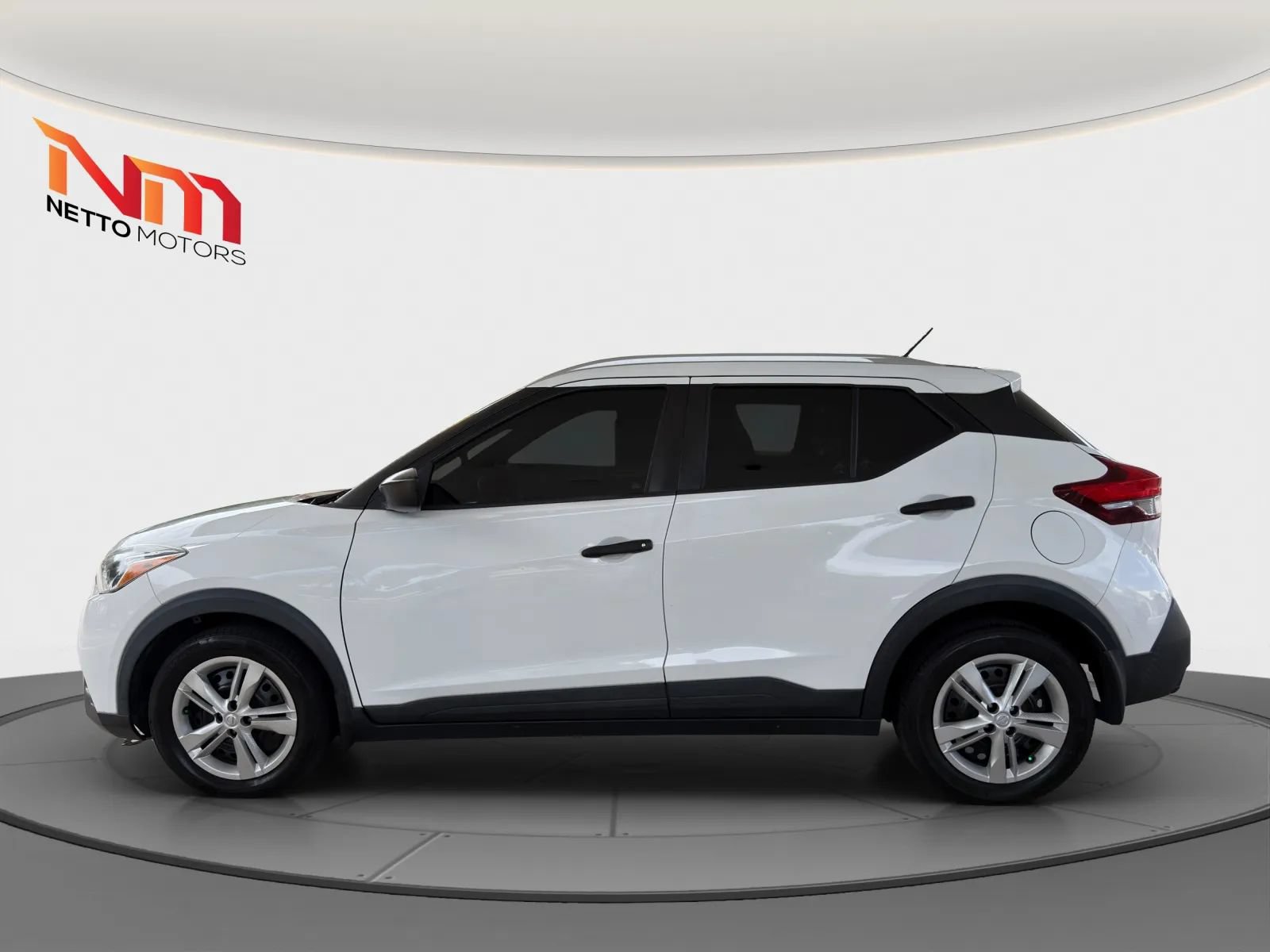Used 2019 Nissan Kicks S FWD image 2