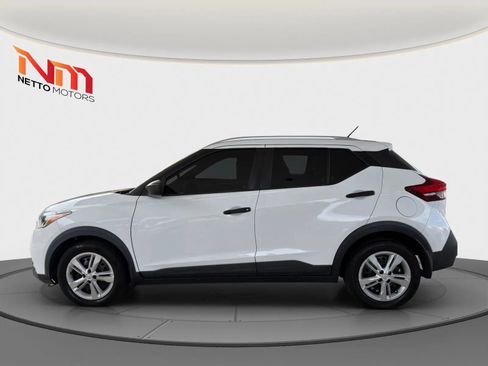 Used 2019 Nissan Kicks S FWD image 2