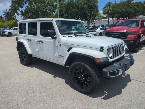 Used 2025 Jeep Wrangler Unlimited Sahara w/ Safety Group AWD/4WD image 2