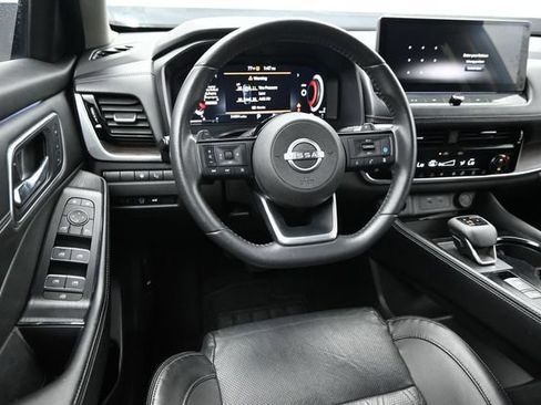 Used 2024 Nissan Rogue Platinum w/ Platinum Premium Package FWD image 12