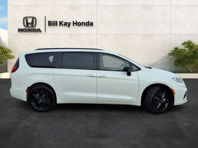 Used 2023 Chrysler Pacifica Limited w/ S Appearance Package