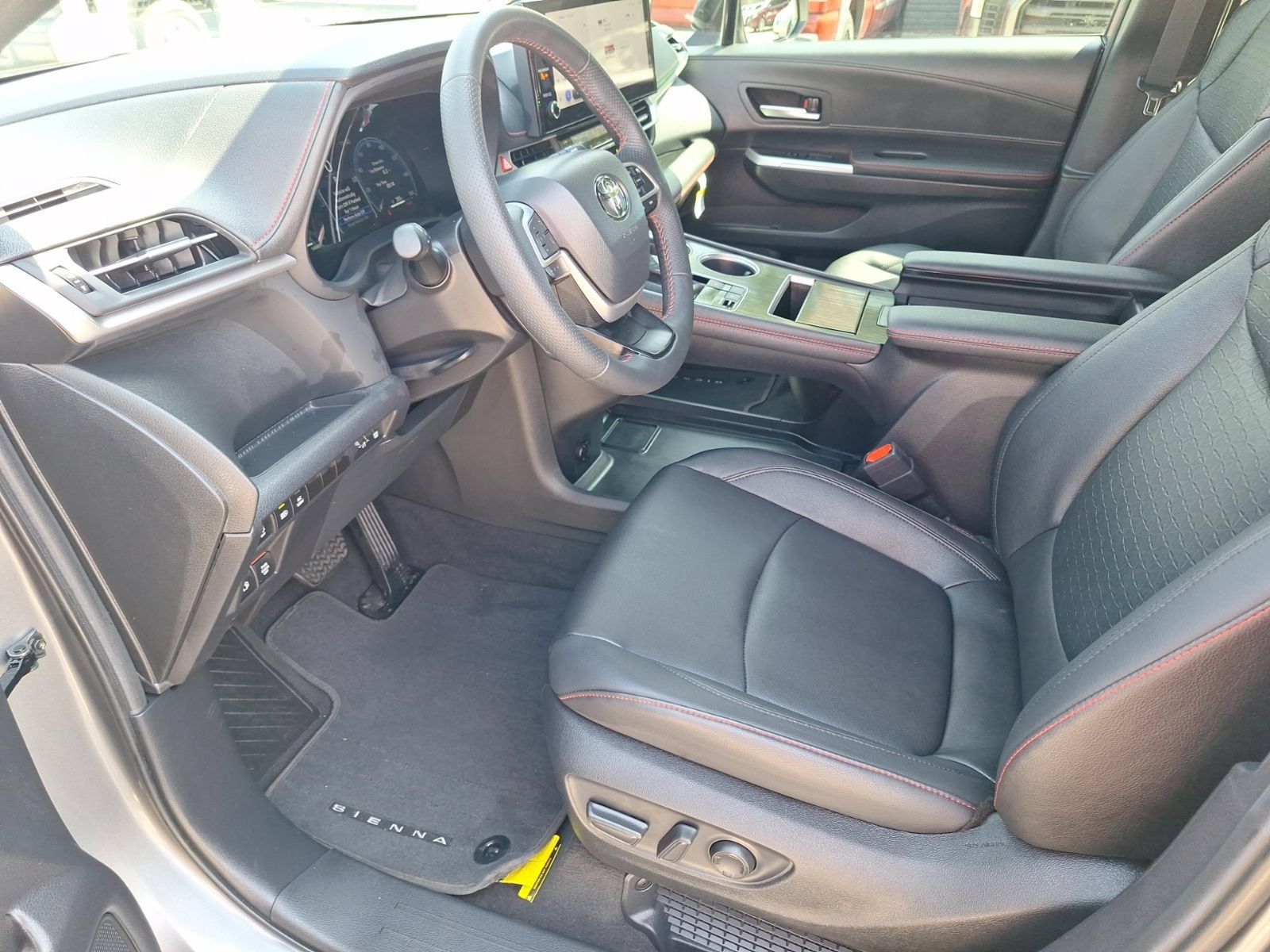 Used 2026 Toyota Sienna XSE AWD/4WD image 15