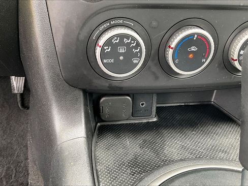Used 2014 MAZDA MX-5 Miata Club RWD image 13