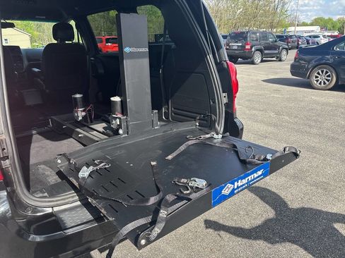 Used 2014 Dodge Grand Caravan SE FWD image 10