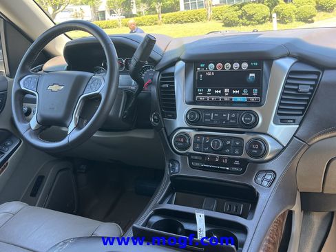 Used 2020 Chevrolet Suburban Premier image 6