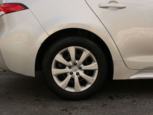 Used 2021 Toyota Corolla LE image 5