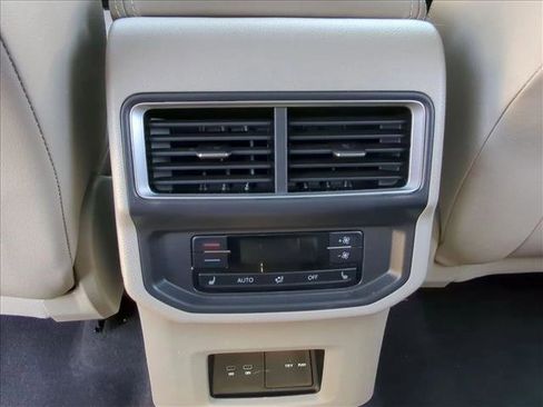 Used 2024 Volkswagen Atlas SEL Premium R-Line image 18