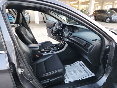 Used 2017 Honda Accord Sport image 13