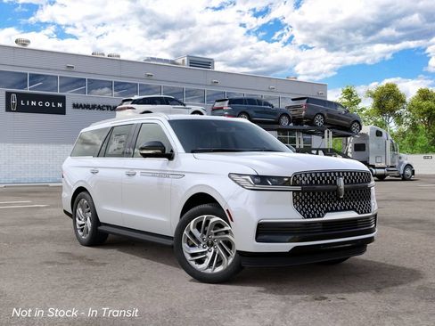 New 2027 Lincoln Navigator Premiere RWD image 4
