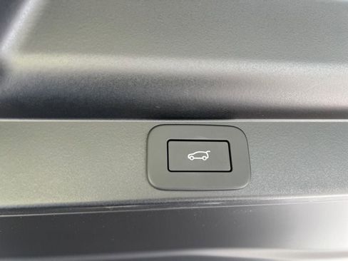 New 2025 Land Rover Range Rover SE image 35