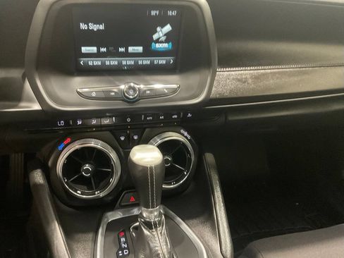 Used 2017 Chevrolet Camaro LT RWD image 18