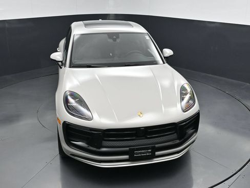 Certified 2025 Porsche Macan AWD/4WD image 23
