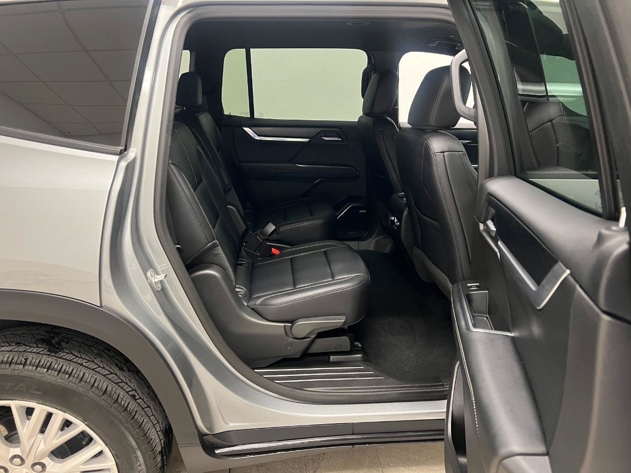 Used 2026 GMC Acadia Elevation w/ Elevation Premium Package AWD/4WD image 25